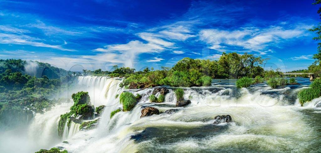 Фотообои Водопад Игуасу в Южной Америке